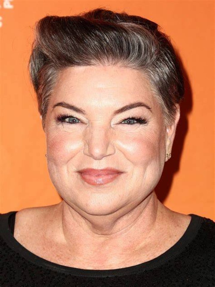 Where Is Mindy Cohn Today? Net Worth, Age, Wiki. Lesbian? Trust News