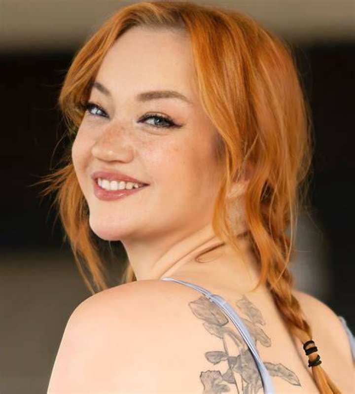 Who is Emma Magnolia? Wiki, Age, Height, Net Worth, Boyfriend, Family