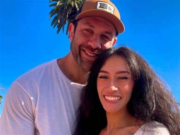 Who is Lee Asher's Wife or is He Married to Luke Burton