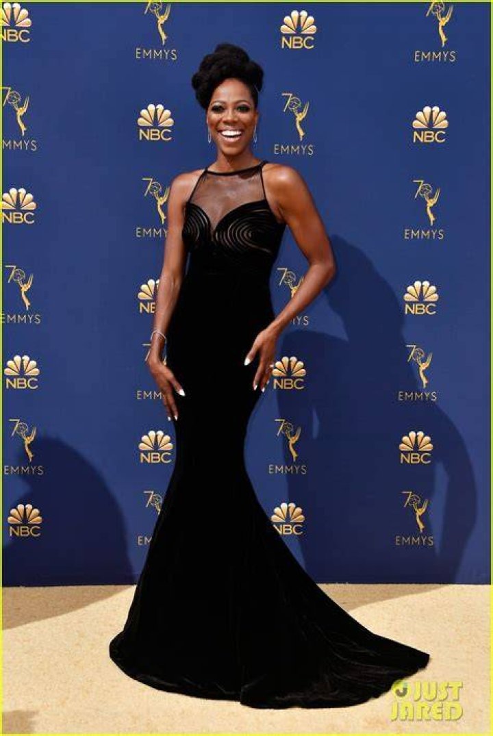 Yvonne Orji&rsquo;s Emmy Awards Buzz Cut Comes With a Powerful Message Vogue